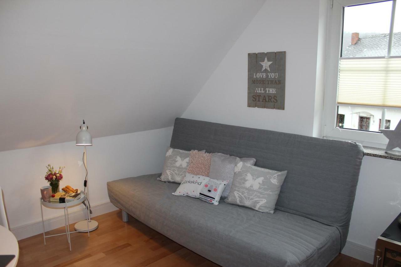 Ferienwohnung Im Tuermchen Oberfell Exterior foto